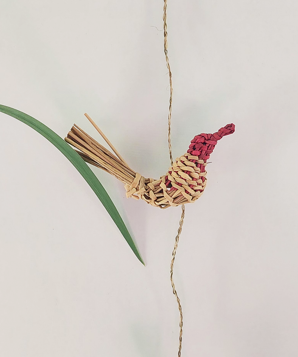 Pajaritos Colgantes Junquillo Color Natural con Cabeza Lila